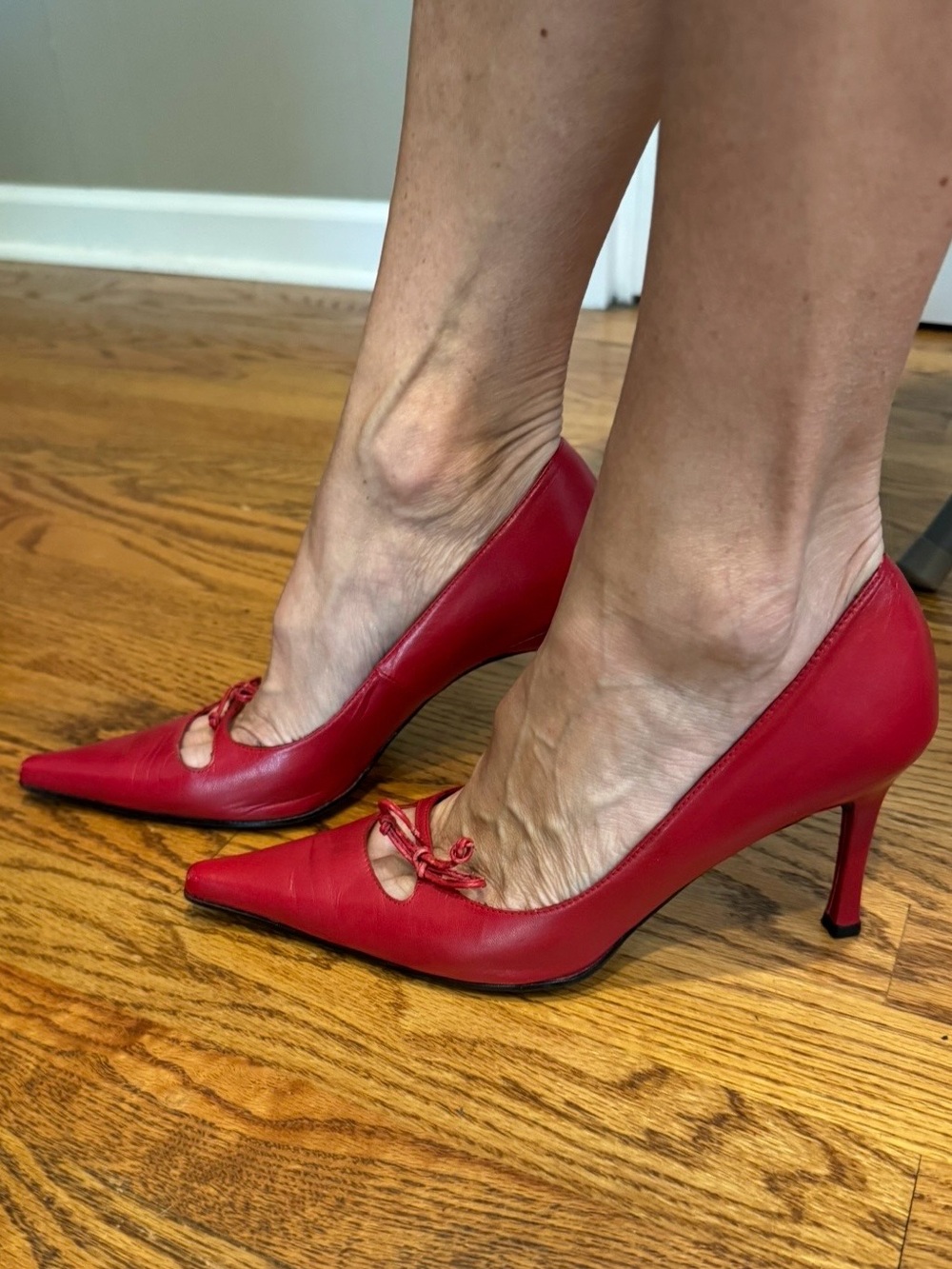 Charles David Red Pointed-Toe Pumps with Front Tie Decoration - Picture 10 of 11